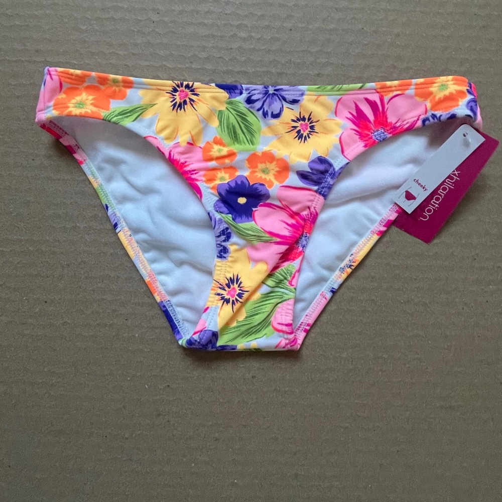 Cheeky swim bottoms